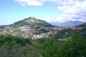 1200px-Montecorvino_Rovella